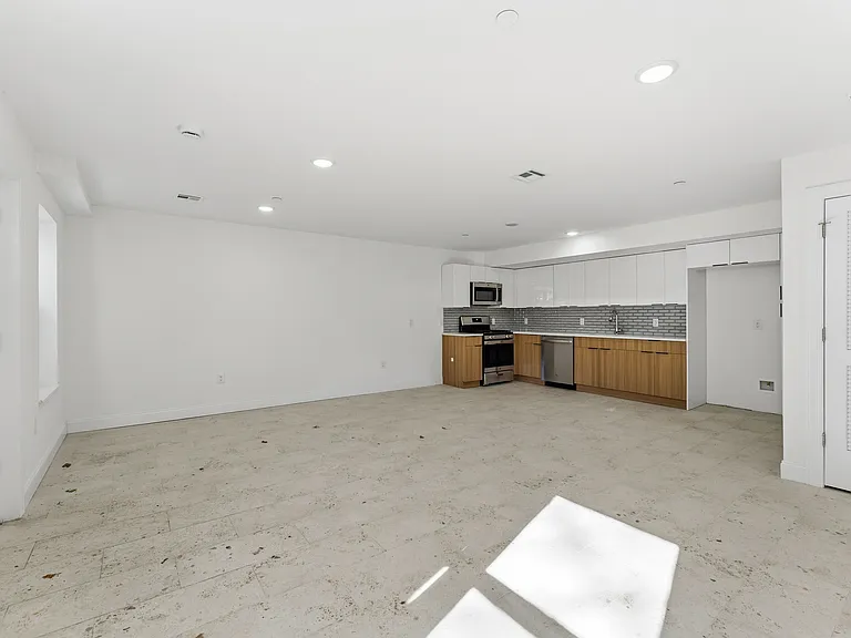 106 Columbia Ave #1 — Photo 2