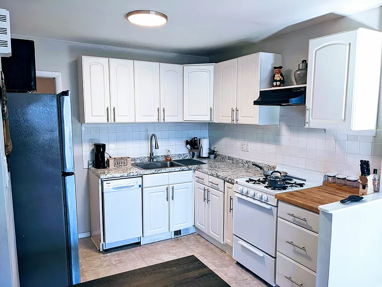 344 Ripka St #UPSTAIRS — Photo 3