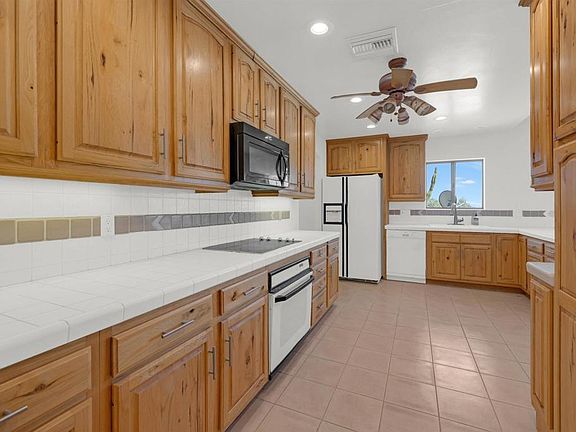 4th image of 6226 Split Mountain Rd