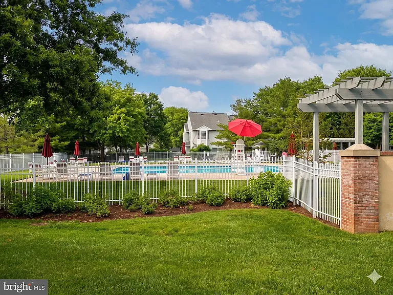 308 Trinity Ct — Photo 22
