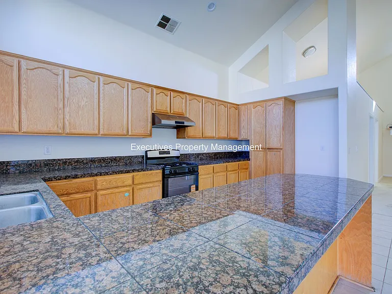 4651 Stern Dr — Photo 7