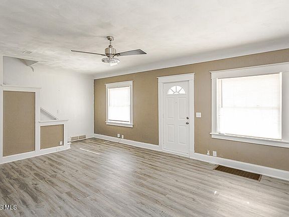 5th image of 1129 Mason St