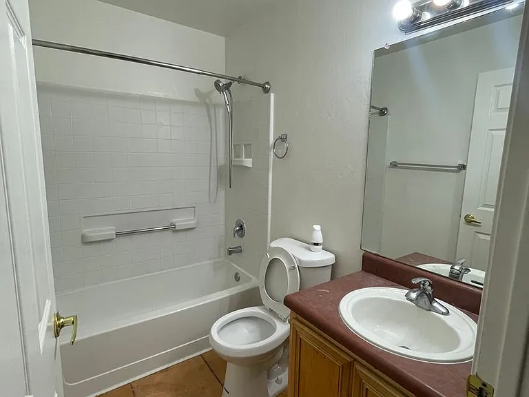 114 E Medina Rd — Photo 7
