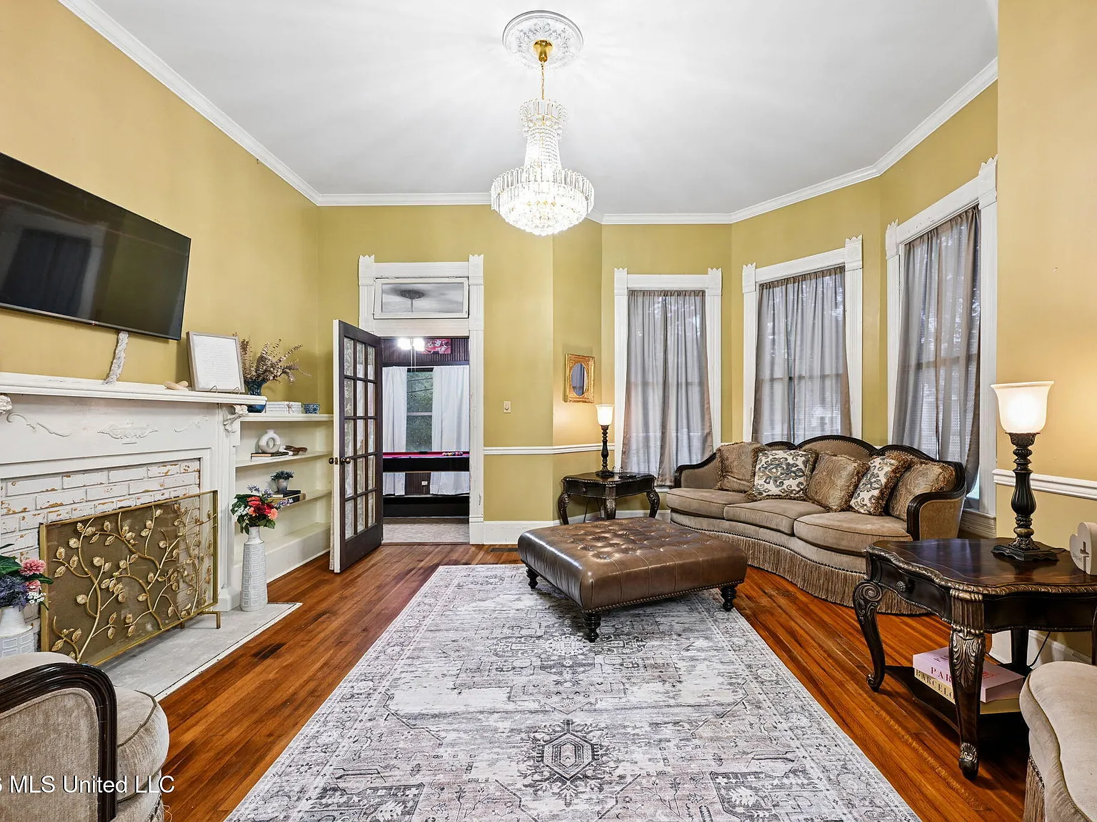 3 bed, 2.5 bath, 2949 sqft, $2,000 — Photo 2