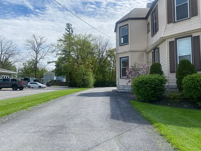 Building Photo - 159 Mullin St #2