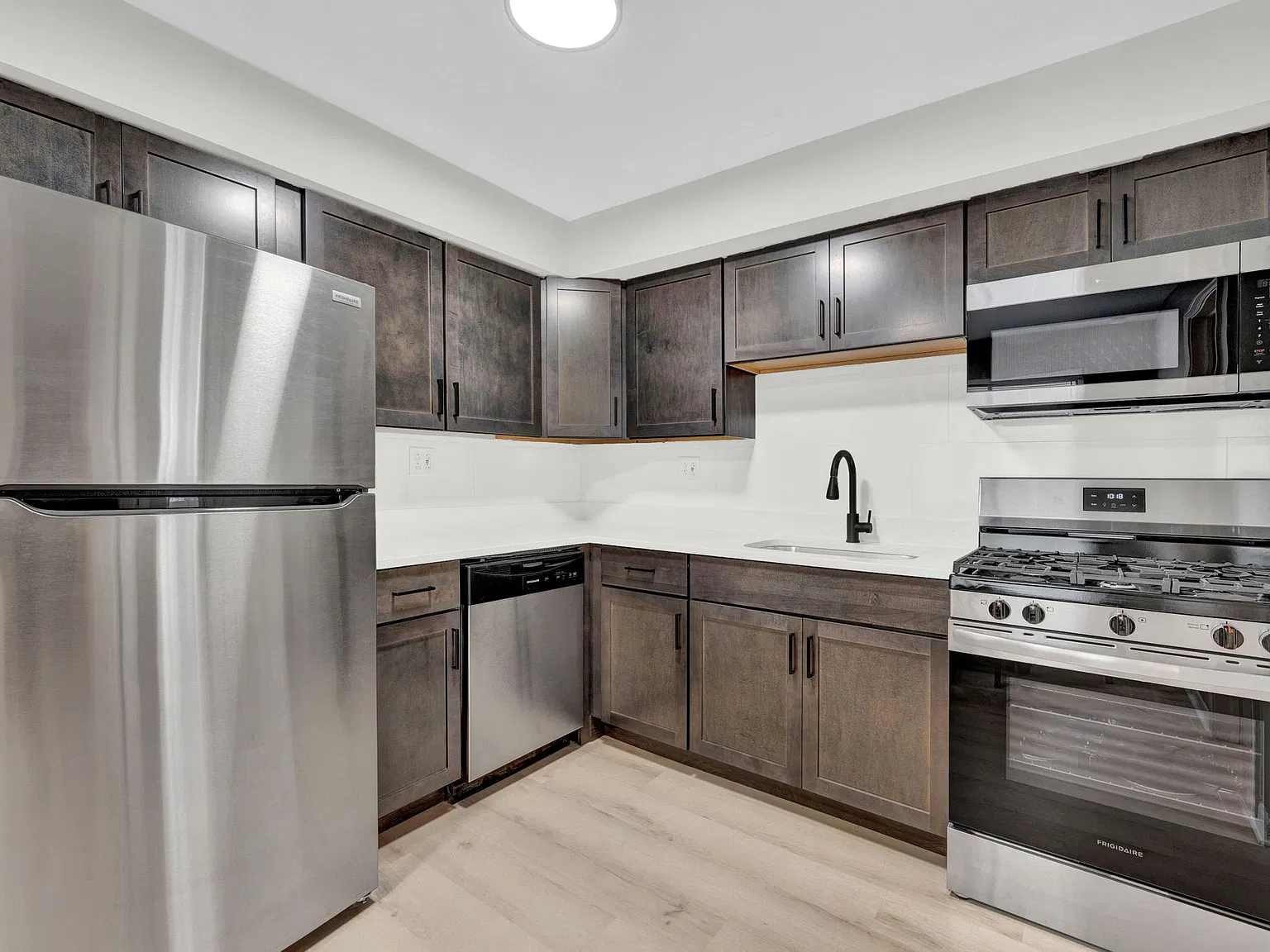 1 bed, 750 sqft, $2,200 — Photo 1
