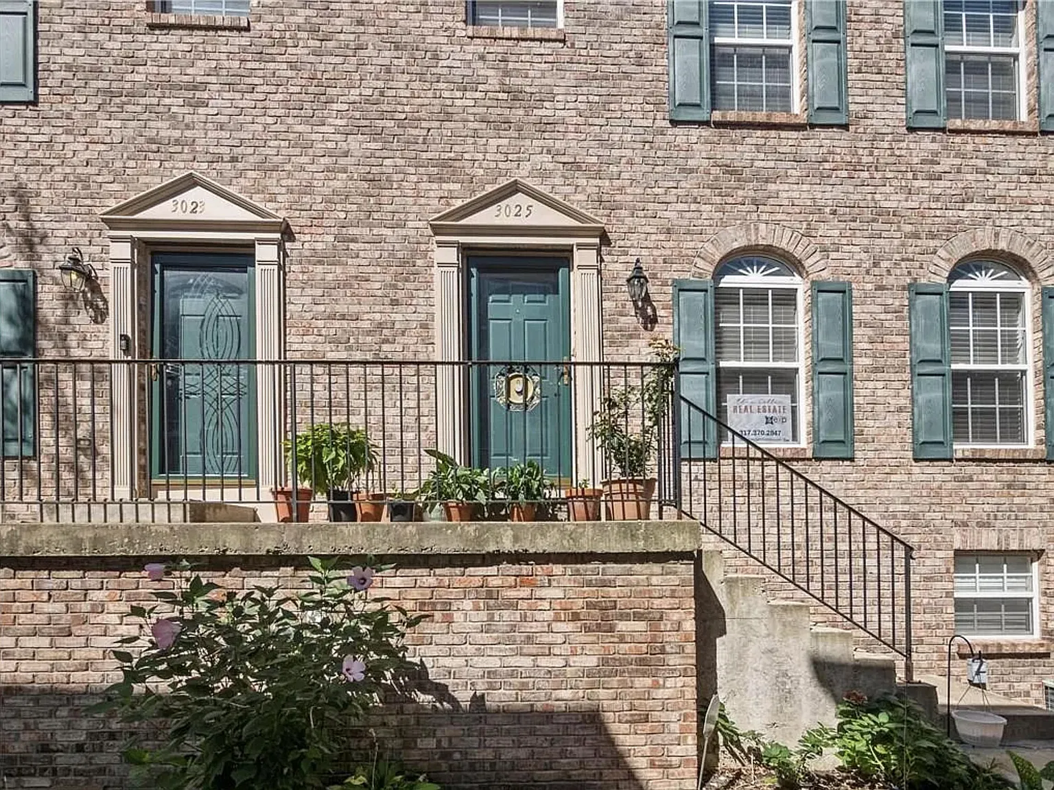 3025 Armory Dr — Photo 2