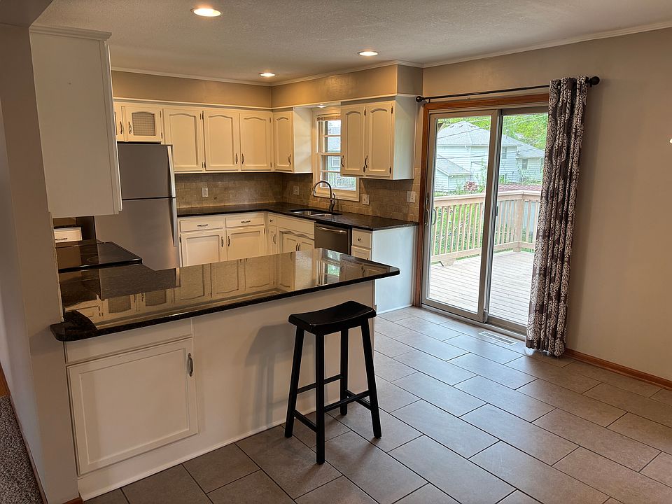 Open floorplan from kitchen to living room.