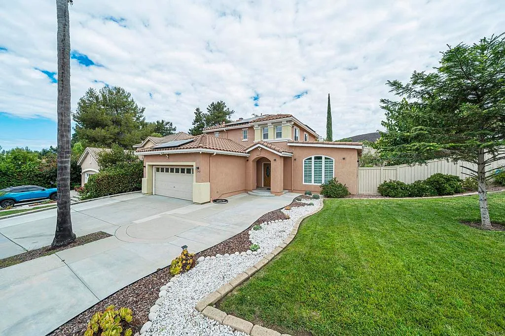 4 bed, 2.5 bath, 2200 sqft, $4,750 — Photo 4