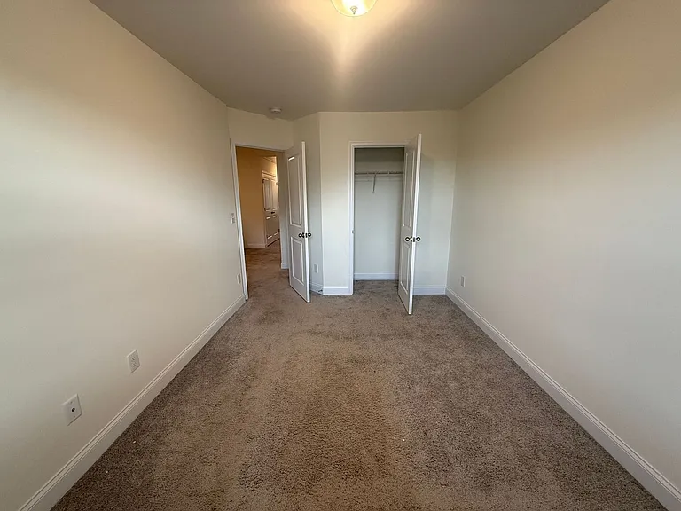 1424 Crest Creek Ct — Photo 20
