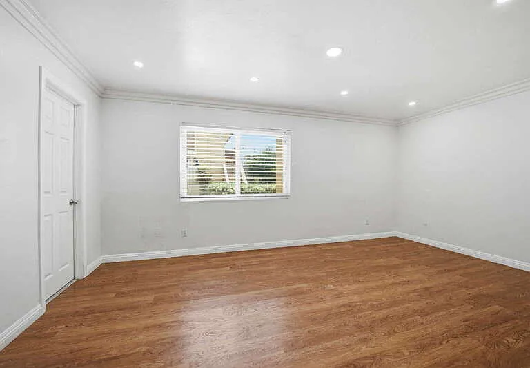 633 R Ave #35 — Photo 9