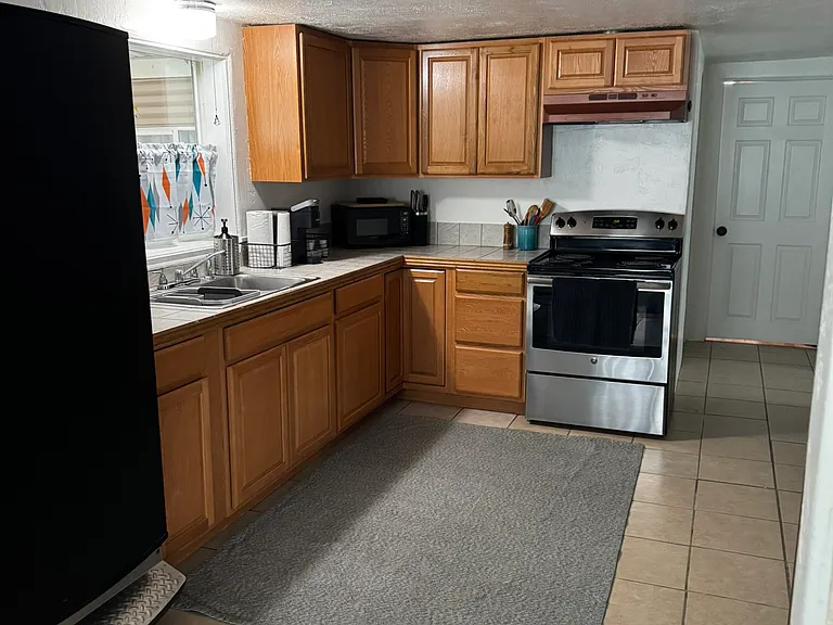557 Jefferson St — Photo 25