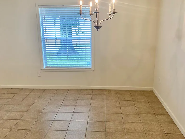 512 Wilmington Dr — Photo 5