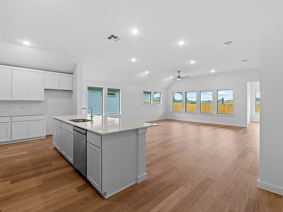 5th image of 100 Mandeville Dr