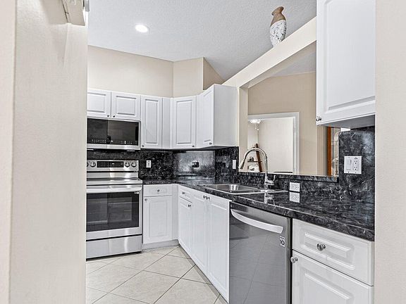 5th image of 9648 Crescent View Drive N