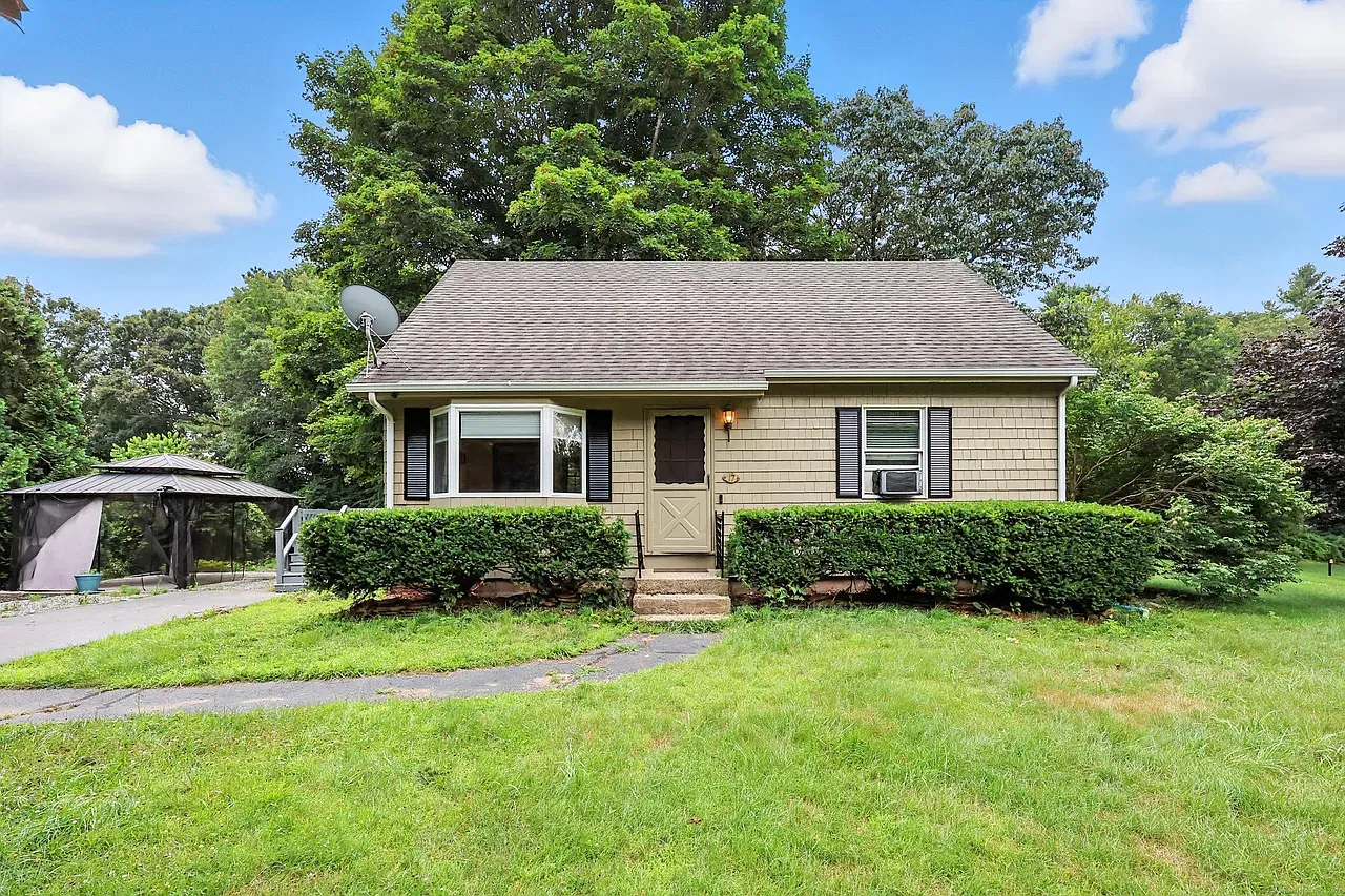 Hemlock Dr, Plainfield — Photo 1