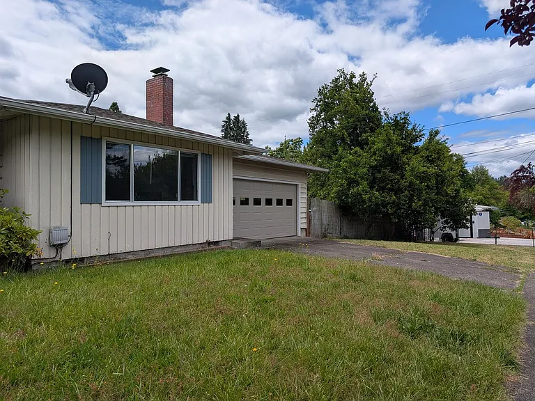 1180 E 32nd Ave — Photo 3