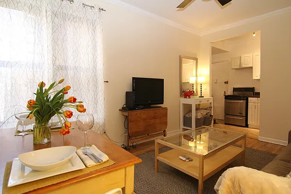 Rented by Compass | media 22