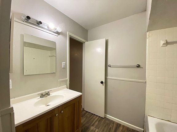 5th image of 1004 Allena Dr APT 17