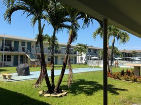 7401 Pines Blvd, Pembroke Pines, FL