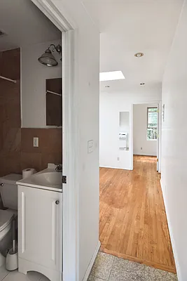 Rented by The Agency | media 10