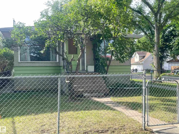 8759 81st Ave NW, Edmonton, AB T6C 0W5