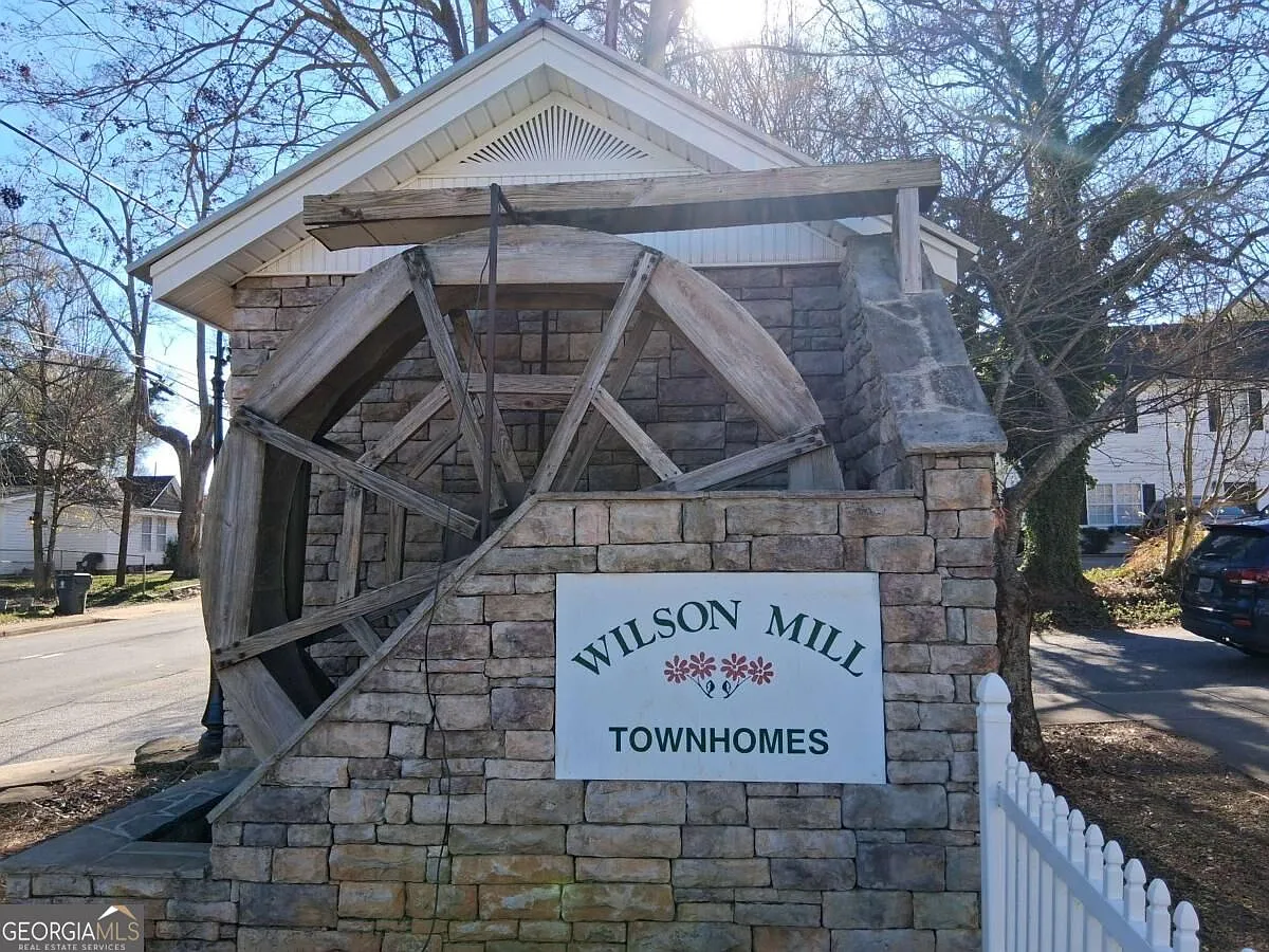 2 bed, 1.5 bath, 1089 sqft, $1,200 — Photo 1