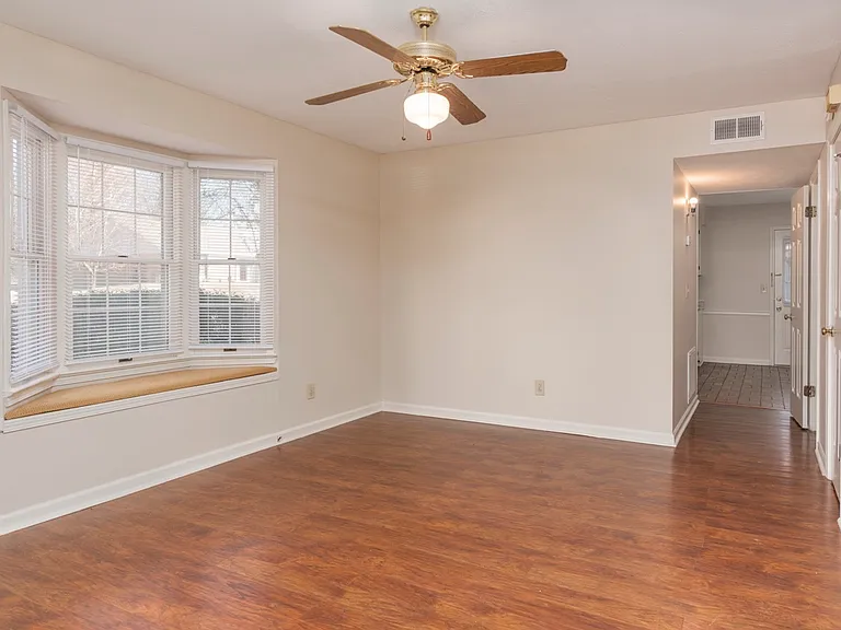 129 Helen Cir #B — Photo 2