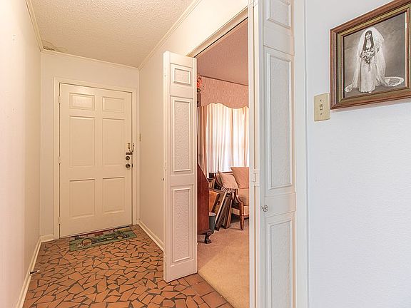 5th image of 301 Darbonne Dr