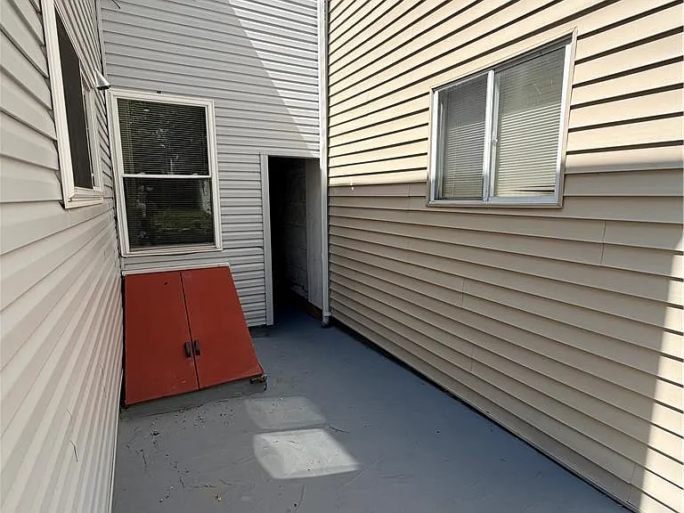 718 Ferry St — Photo 31