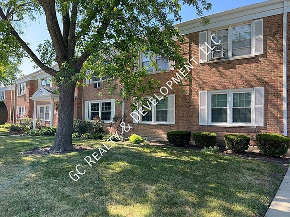 2nd image of 904 W Saint James St Unit 2S