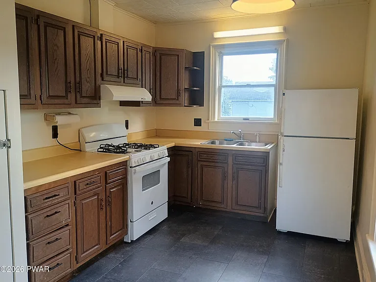 205 Avenue N — Photo 2