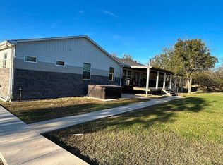 211 E Bay Dr, Bridgeport, TX 76426