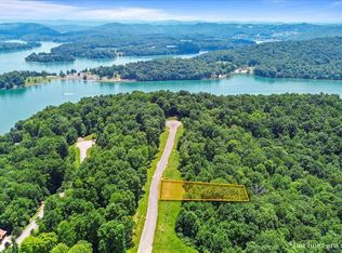 565 S Two Rivers Ln, La Follette, TN 37766