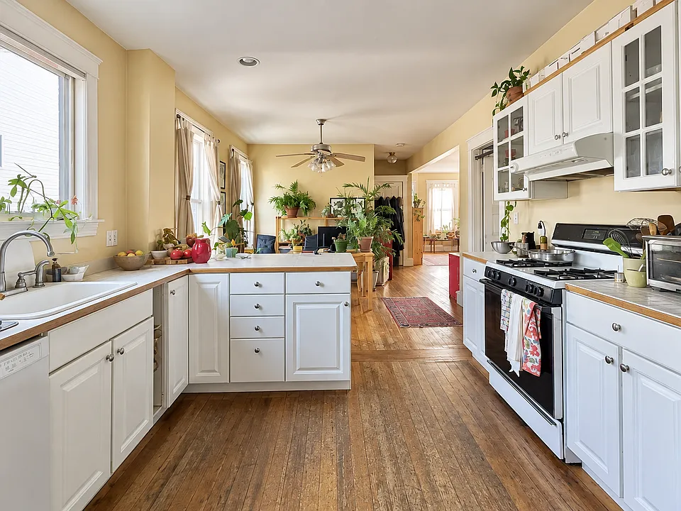 28 Sherman St #2