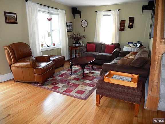3rd image of 744 Asbury St