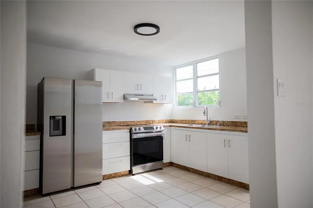 4 bed, 3.5 bath, 2086 sqft, $2,800 — Photo 2