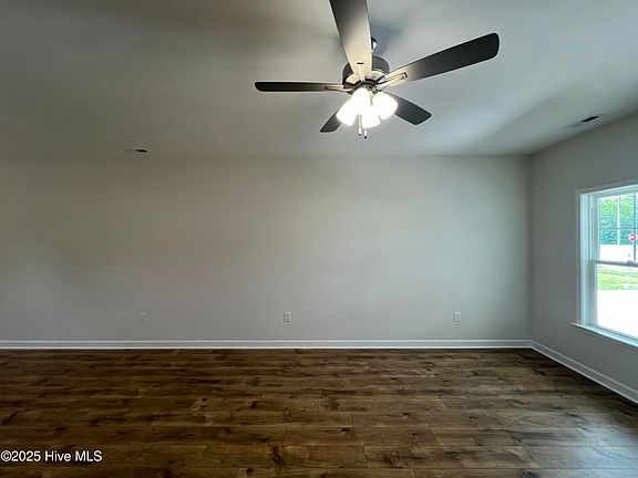 5th image of 100 E Sillinger Drive