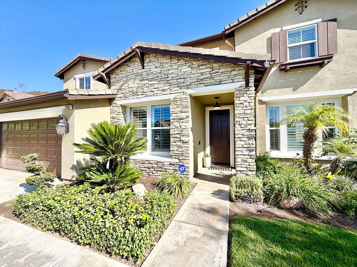 Stunning 5 Bedroom Cul-de-Sac Pool Home With Included Solar, 4-Car Tandem Garage & Private Balcony! — Photo 4