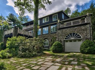 219 Huckleberry Ln, Buck Hill Falls, PA 18323