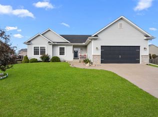 4390 Tranquility Trl, Bettendorf, IA 52722