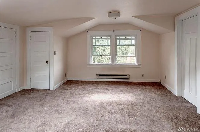 Living area (unfurnished)