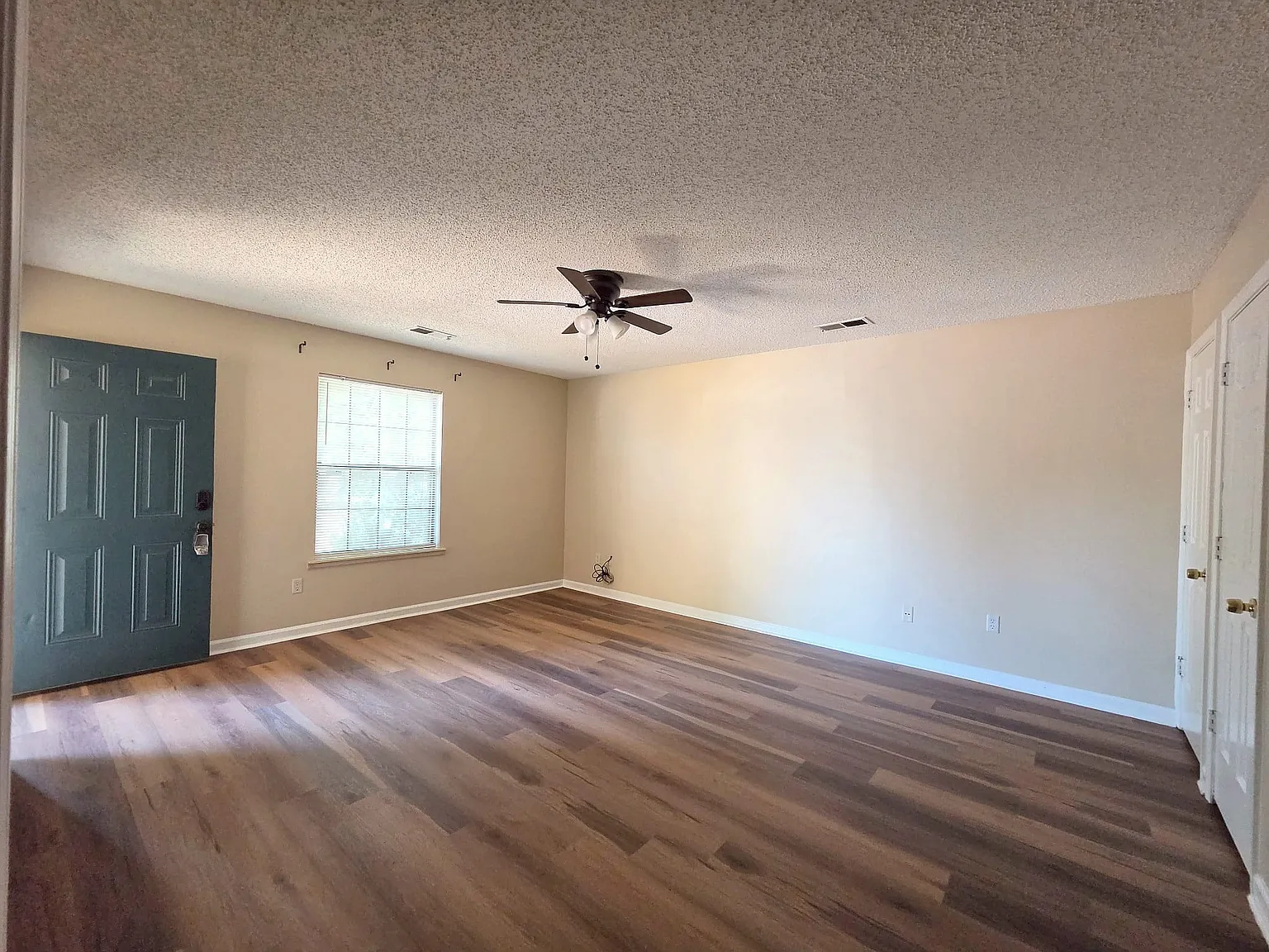 2 bed, 1160 sqft, $1,300 — Photo 2