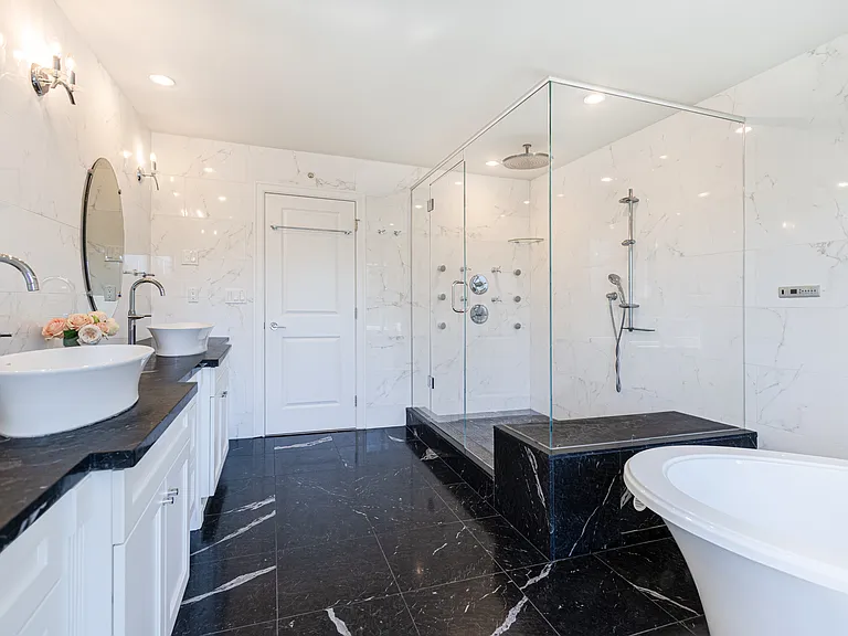 3930 Bayridge Ave — Photo 2