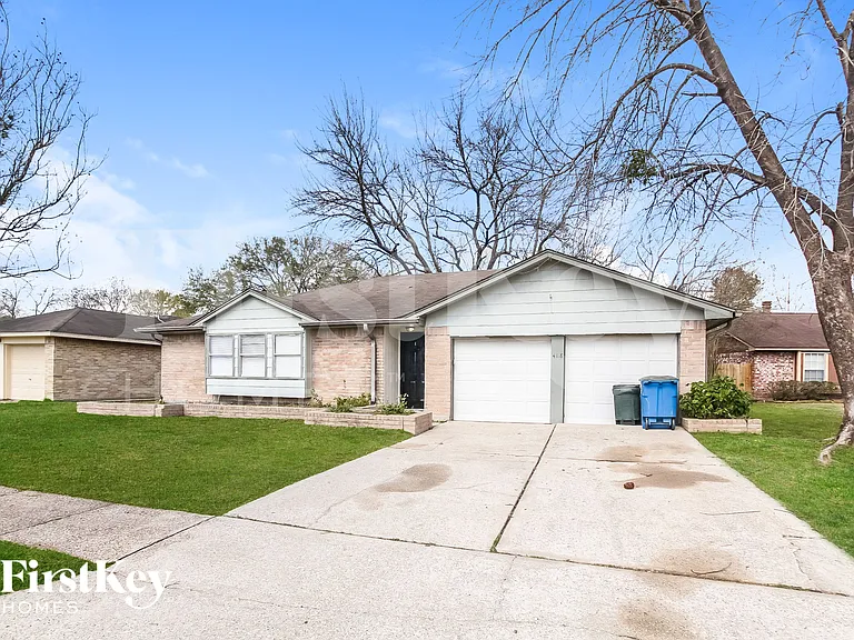 4118 Pinebridge Ln — Photo 1