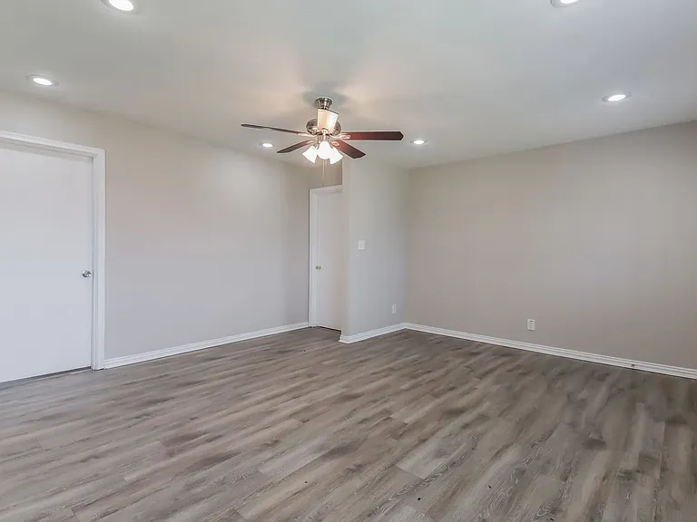 9946 Bowman Blvd — Photo 3