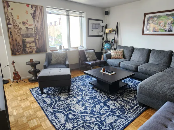 225 8th Avenue image 2 of 14