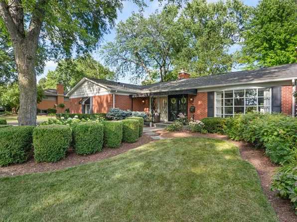 301 Willow Ln, Geneva, IL 60134