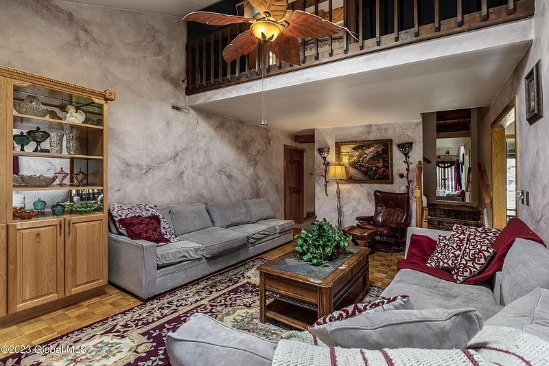 5th image of 35 Snowberry Road