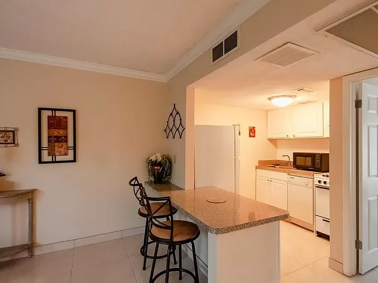 129 Blue Point Way #130 — Photo 2